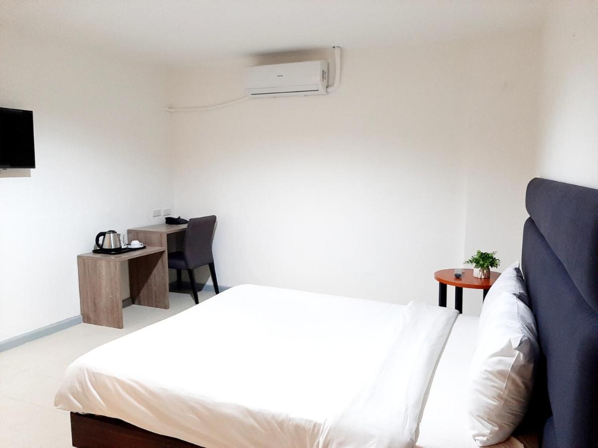 Anex Hotel Near Us Embassy Манила Екстериор снимка