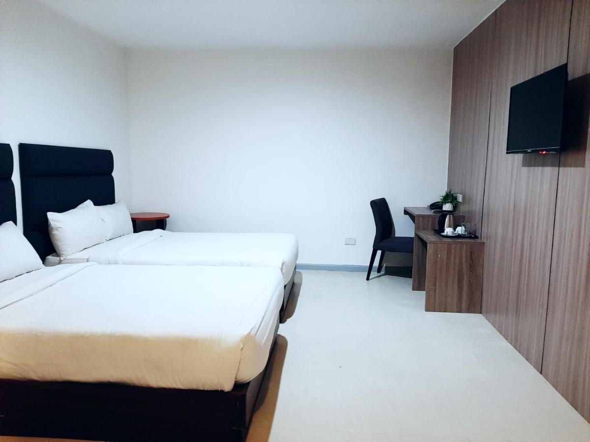 Anex Hotel Near Us Embassy Манила Екстериор снимка