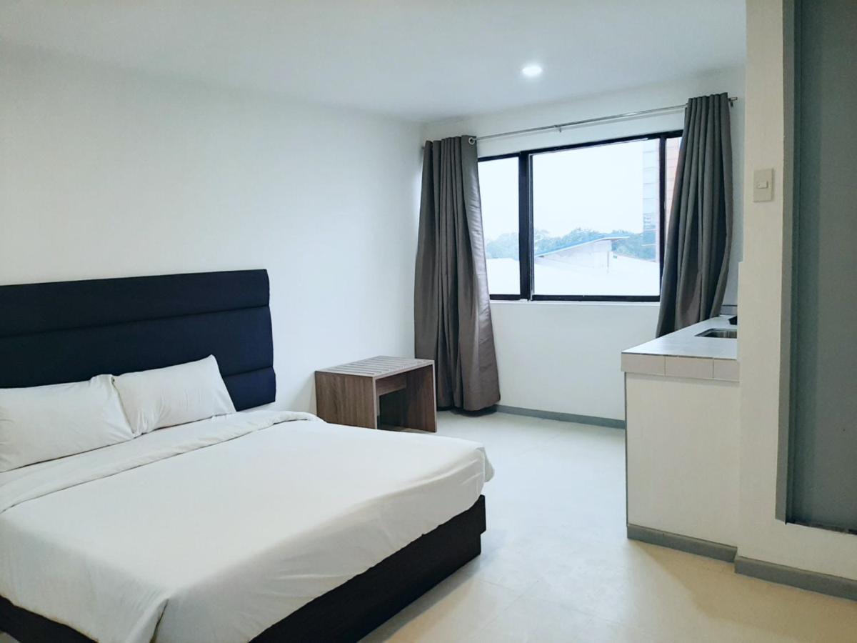 Anex Hotel Near Us Embassy Манила Екстериор снимка