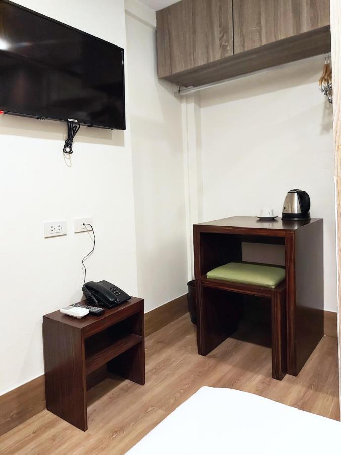 Anex Hotel Near Us Embassy Манила Екстериор снимка