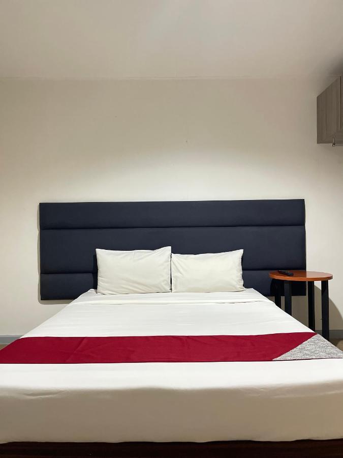Anex Hotel Near Us Embassy Манила Екстериор снимка