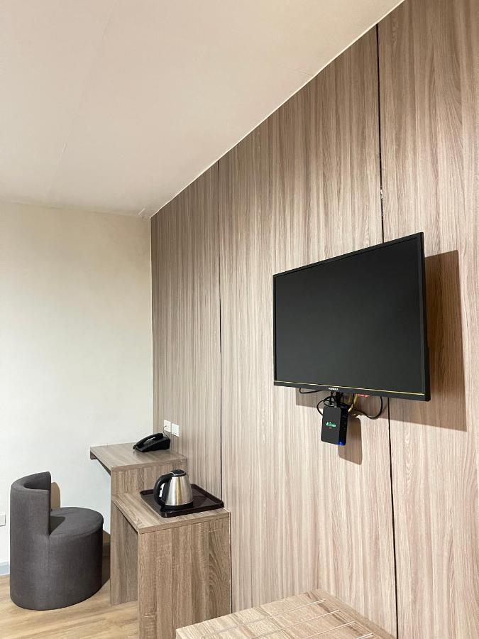 Anex Hotel Near Us Embassy Манила Екстериор снимка